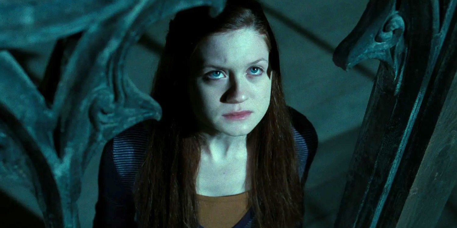 Ginny Weasley looking up at the sky scared in Harry Potter and the Deathly Hallows Part 2