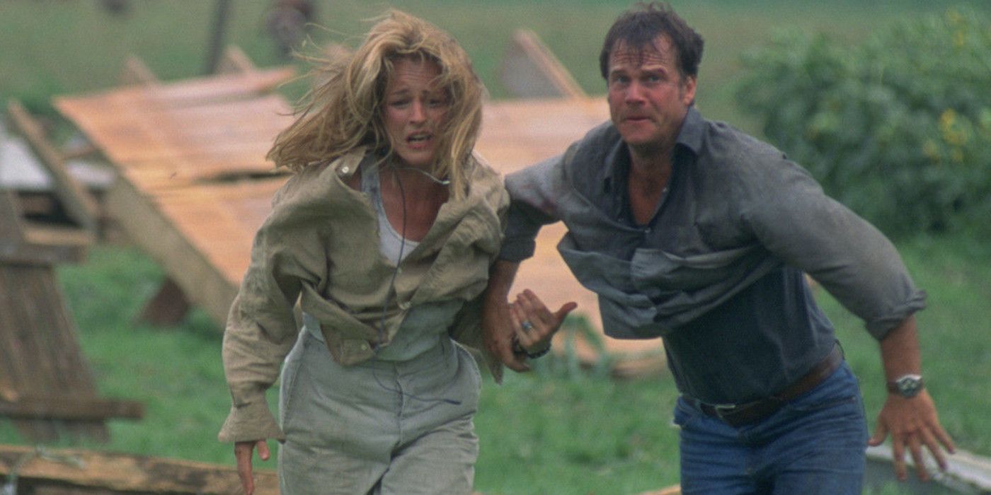 Helen Hunt and Bill Paxton in Twister