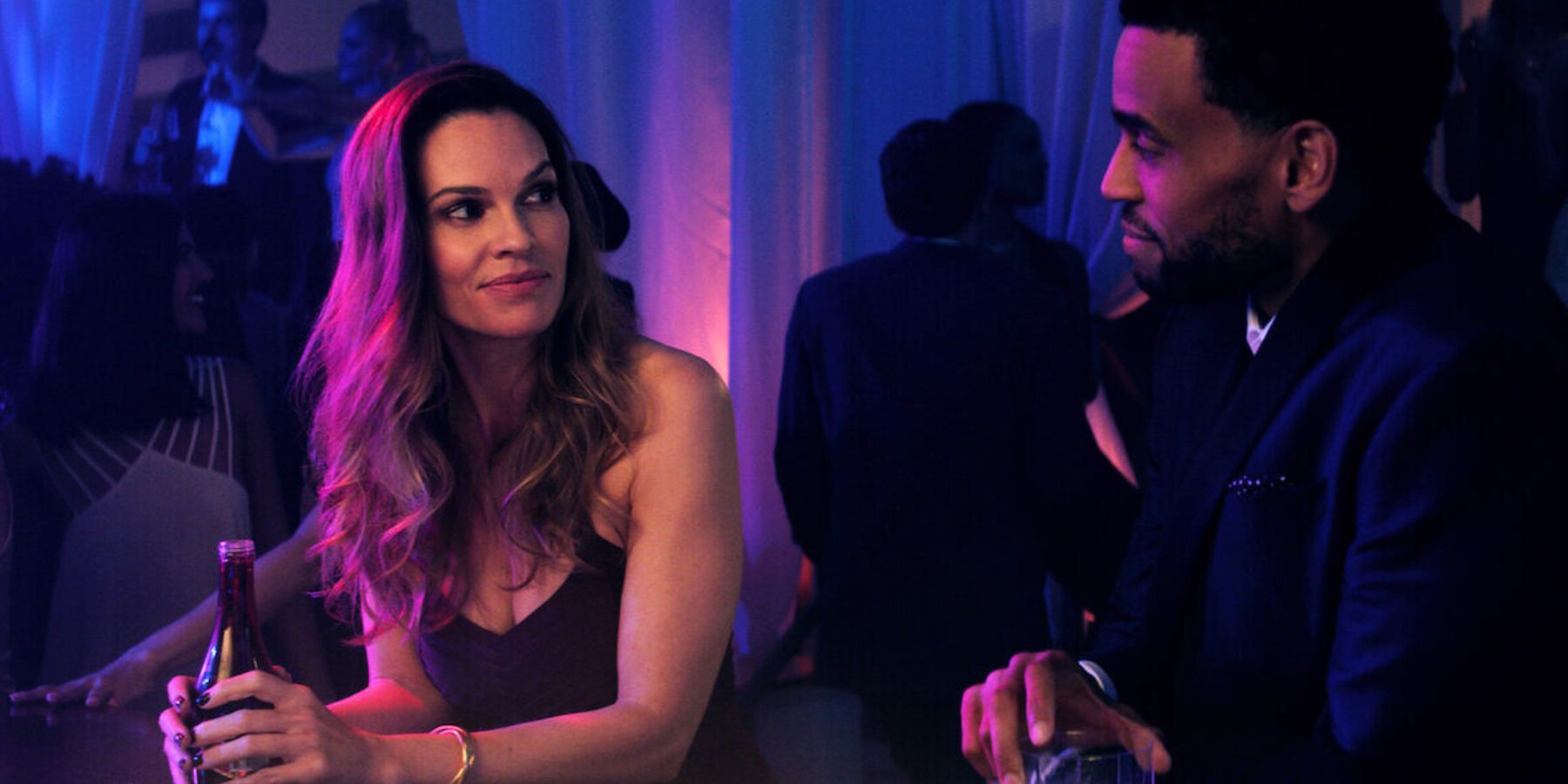 Hilary Swank and Michael Ealy at the bar in Fatale, Netflix