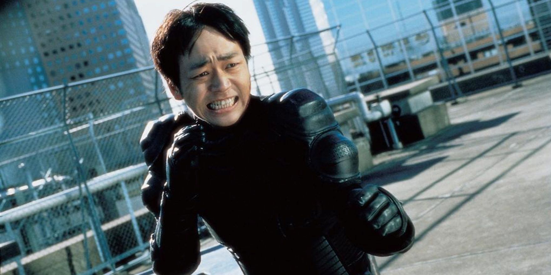 Ichi looking anxious on a rooftop in Ichi the Killer