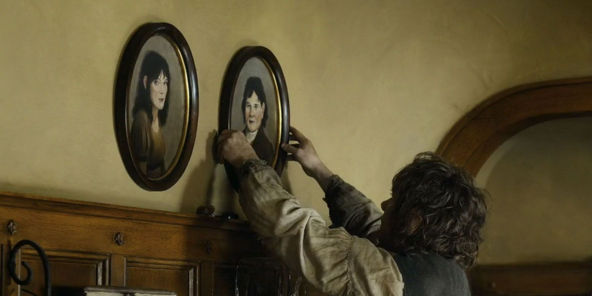 Jackson Walsh Bag End Lord of the Rings (1)