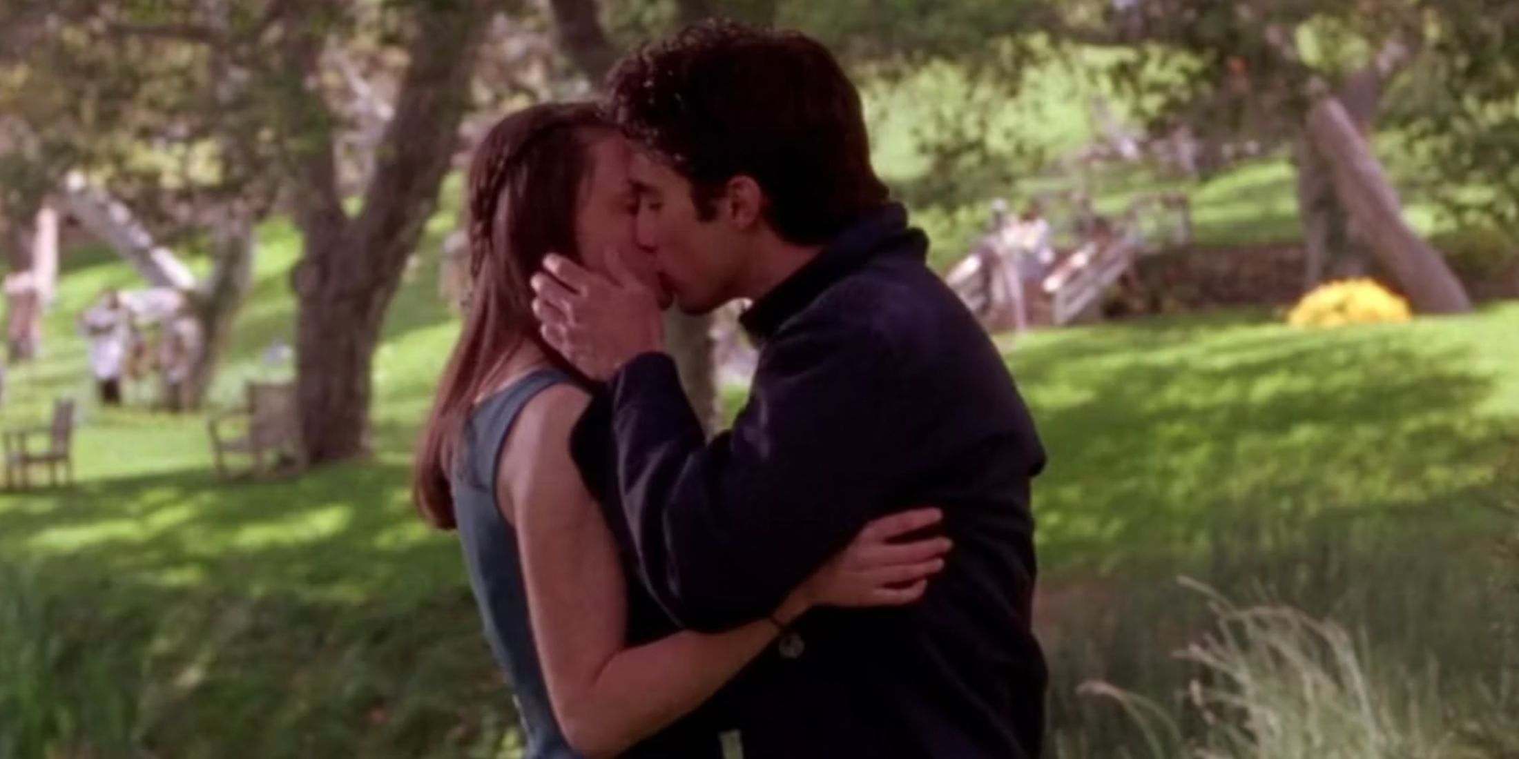 Jess kisses Rory for the first time in Gilmore Girls