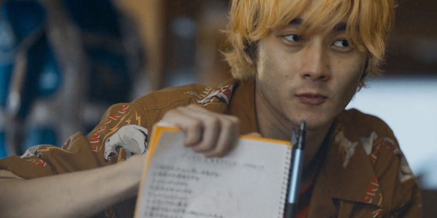 Kencho holding Akira&rsquo;s list in the Zom 100 movie