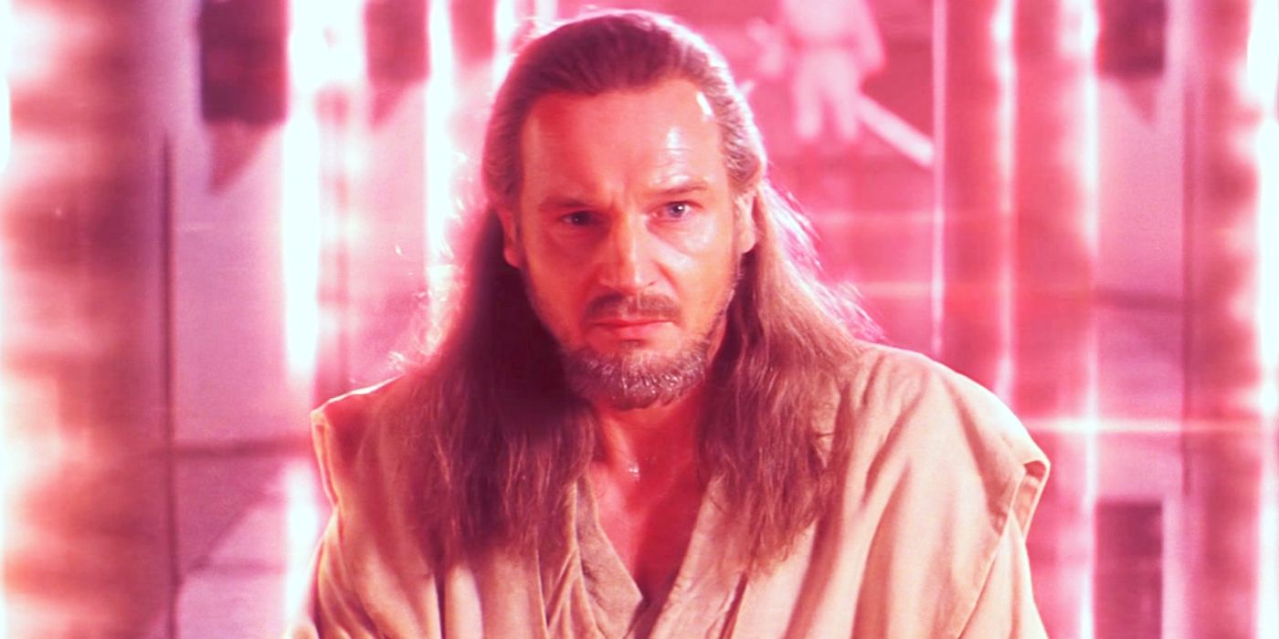 Liam Neeson como Qui-Gon en Star Wars: La amenaza fantasma.