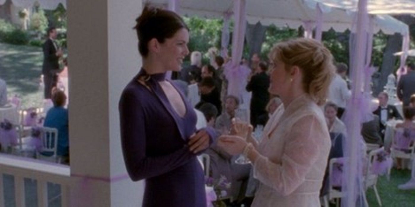 Lorelai in a dress while working at a wedding in Gilmore Girls