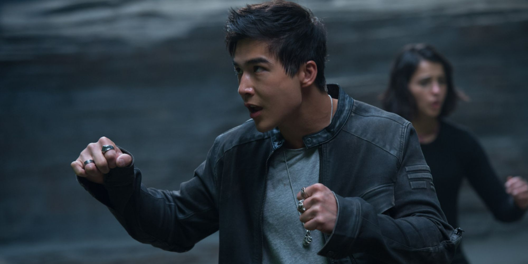 Ludi Lin as Zack getting ready to fight in Power Rangers (2017)