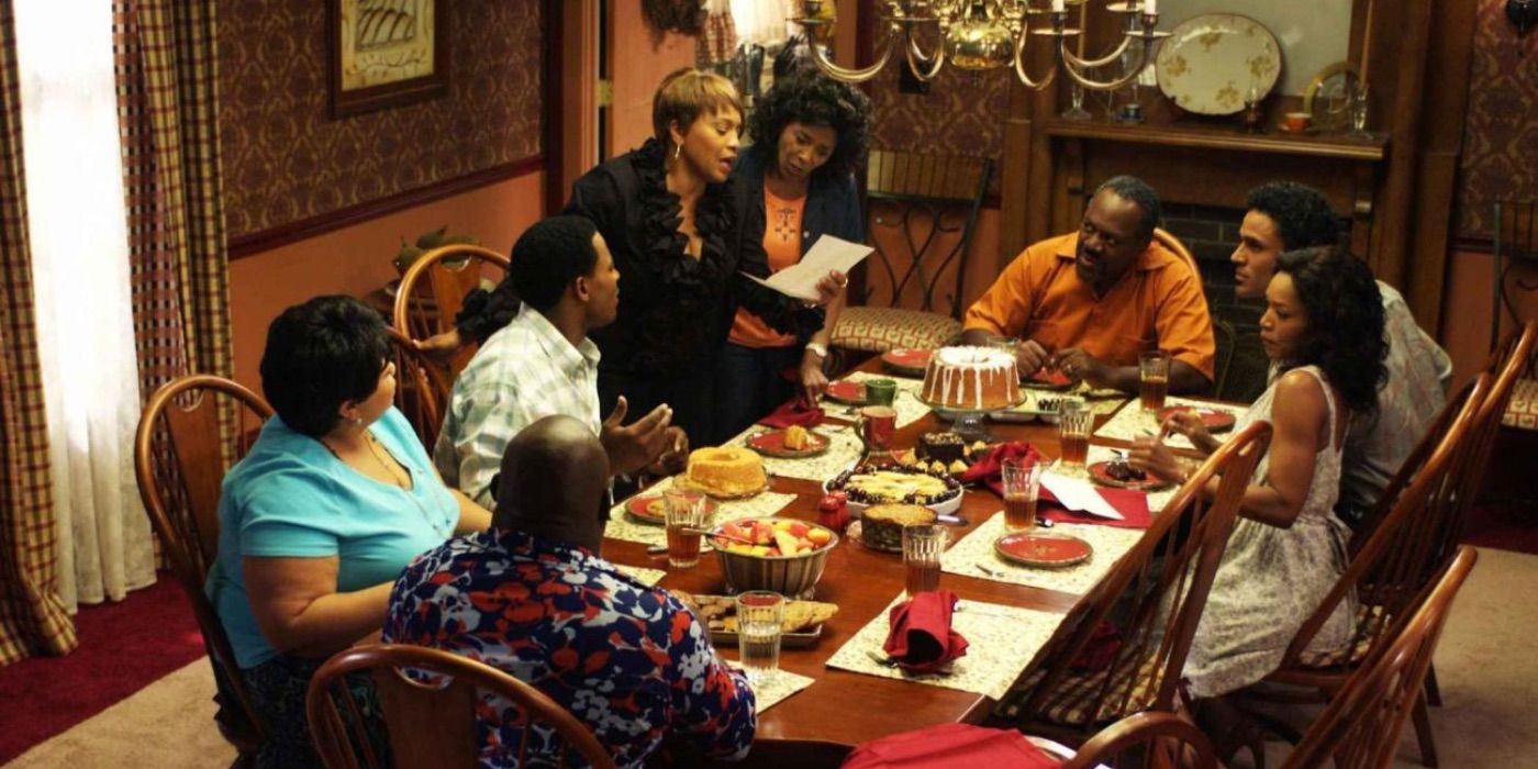 The family sits around the dinner table in Meet The Browns