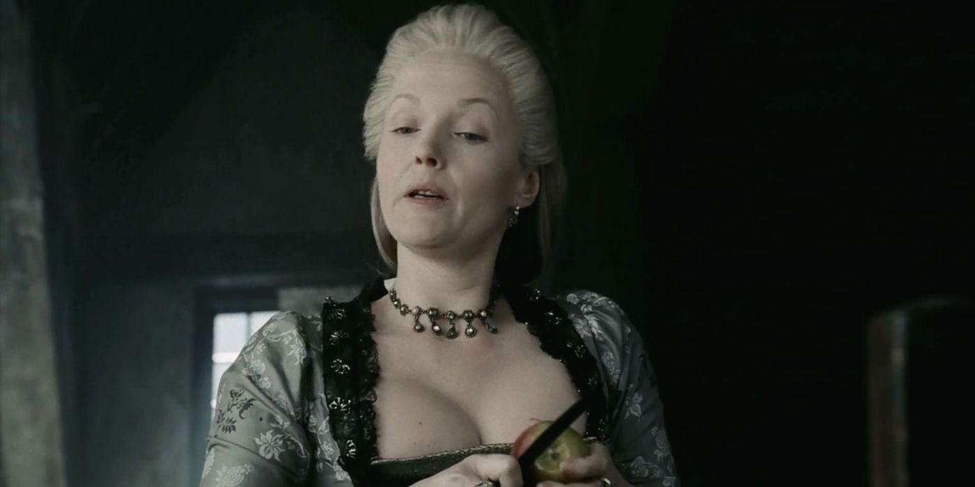 Miranda Richardson as Lady Mary Van Tassel in Sleepy Hollow.