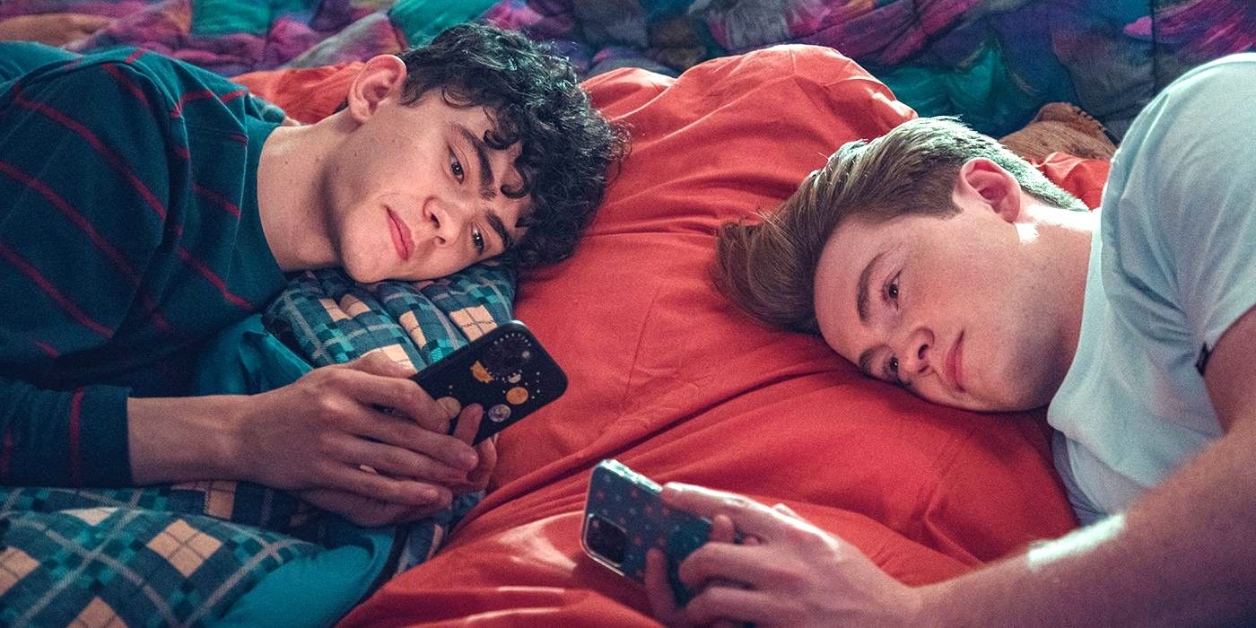 Nick and Charlie on their phones in Heartstopper season 2