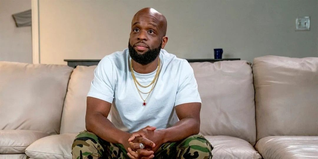 Rell Battle sitting on a couch in Killing It