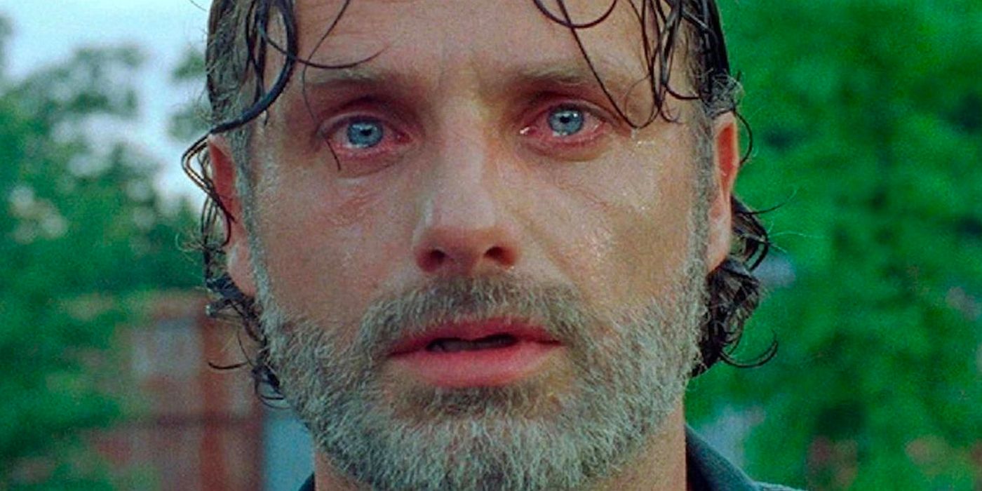 Andrew Lincoln como Rick Grimes llorando en The Walking Dead