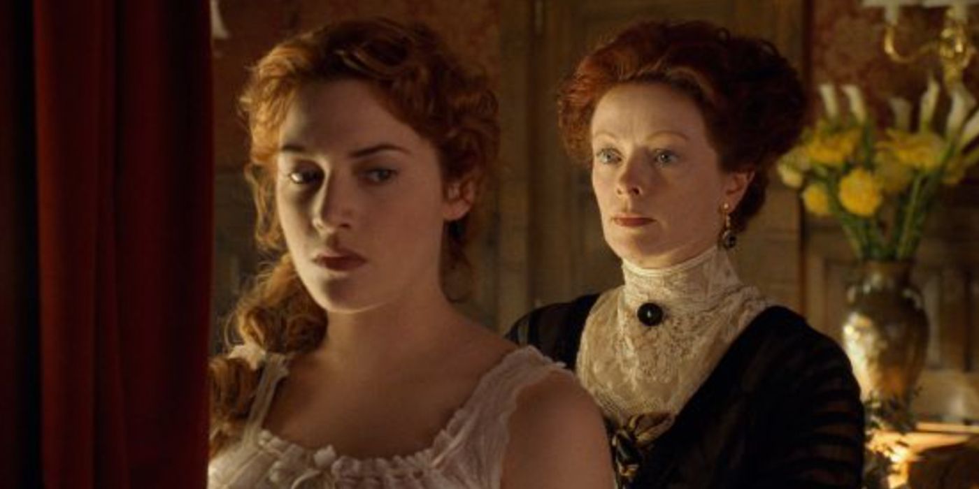 Rose and Ruth in Titanic's corset scene