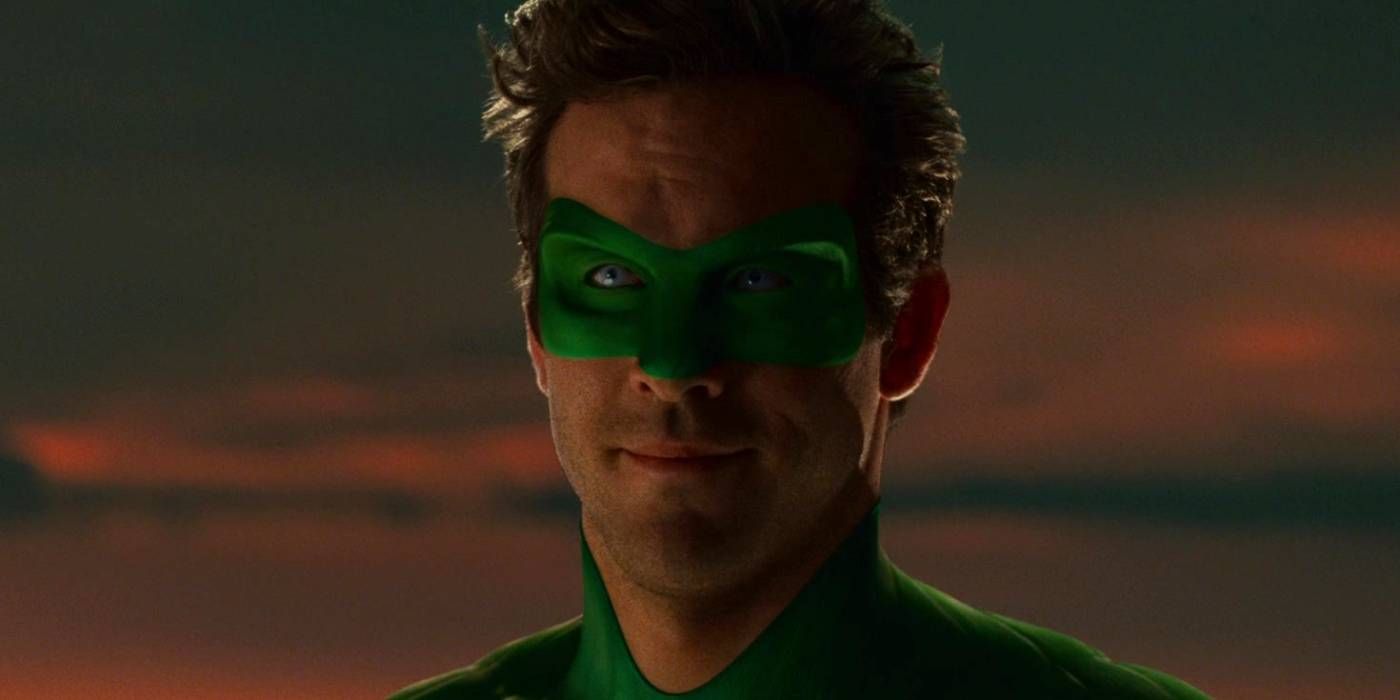 Image of Ryan Reynolds as Green Lantern smirking.