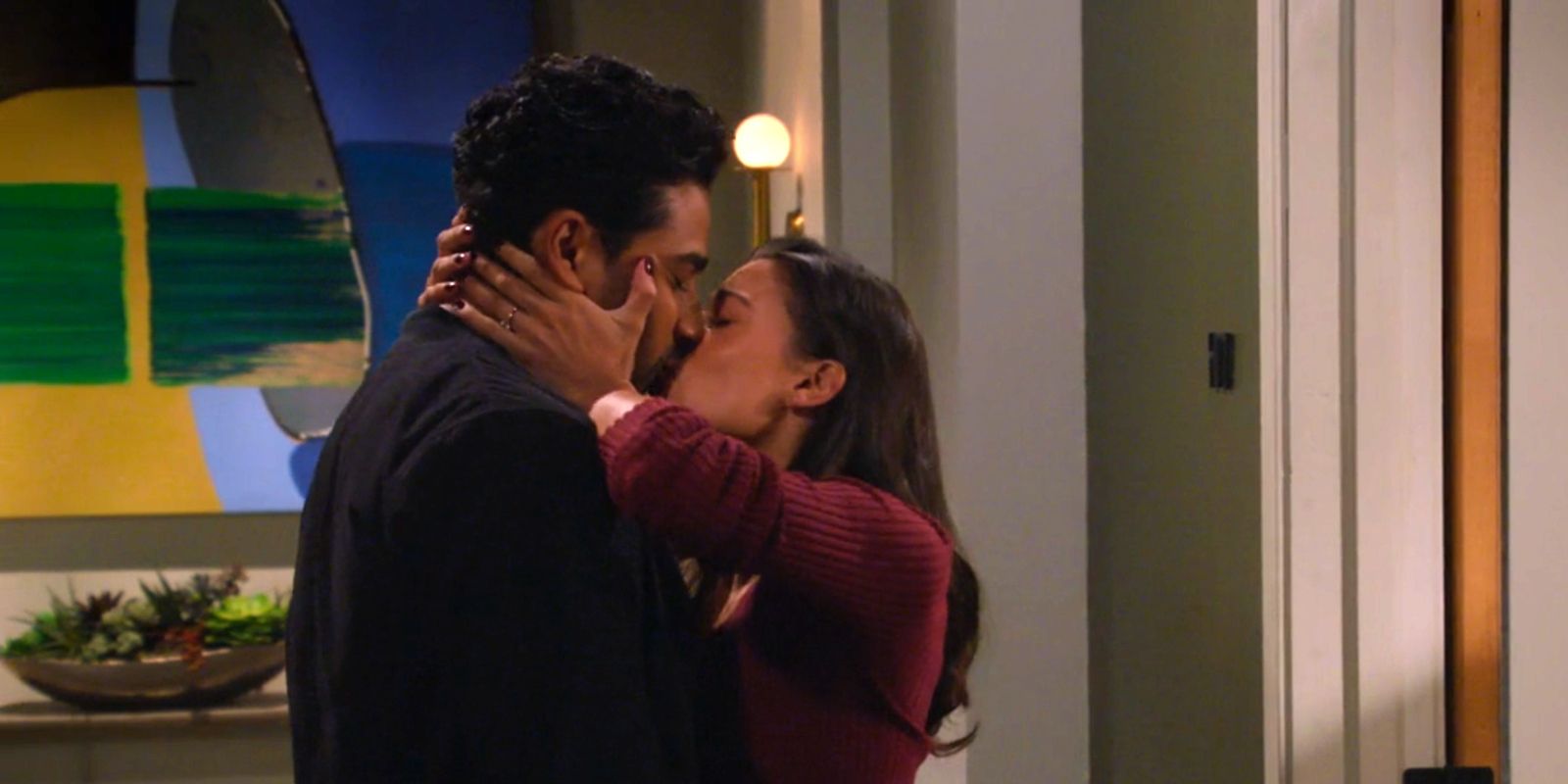 Sid Surprises Hannah and they kiss outside her apartment door.