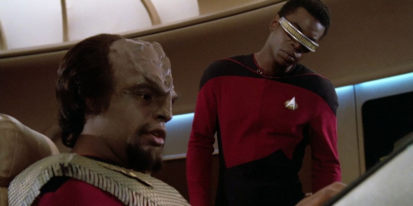 This Worf Scene In Star Trek: The Next Generation's Very First Episode Set Up His Entire Character Arc