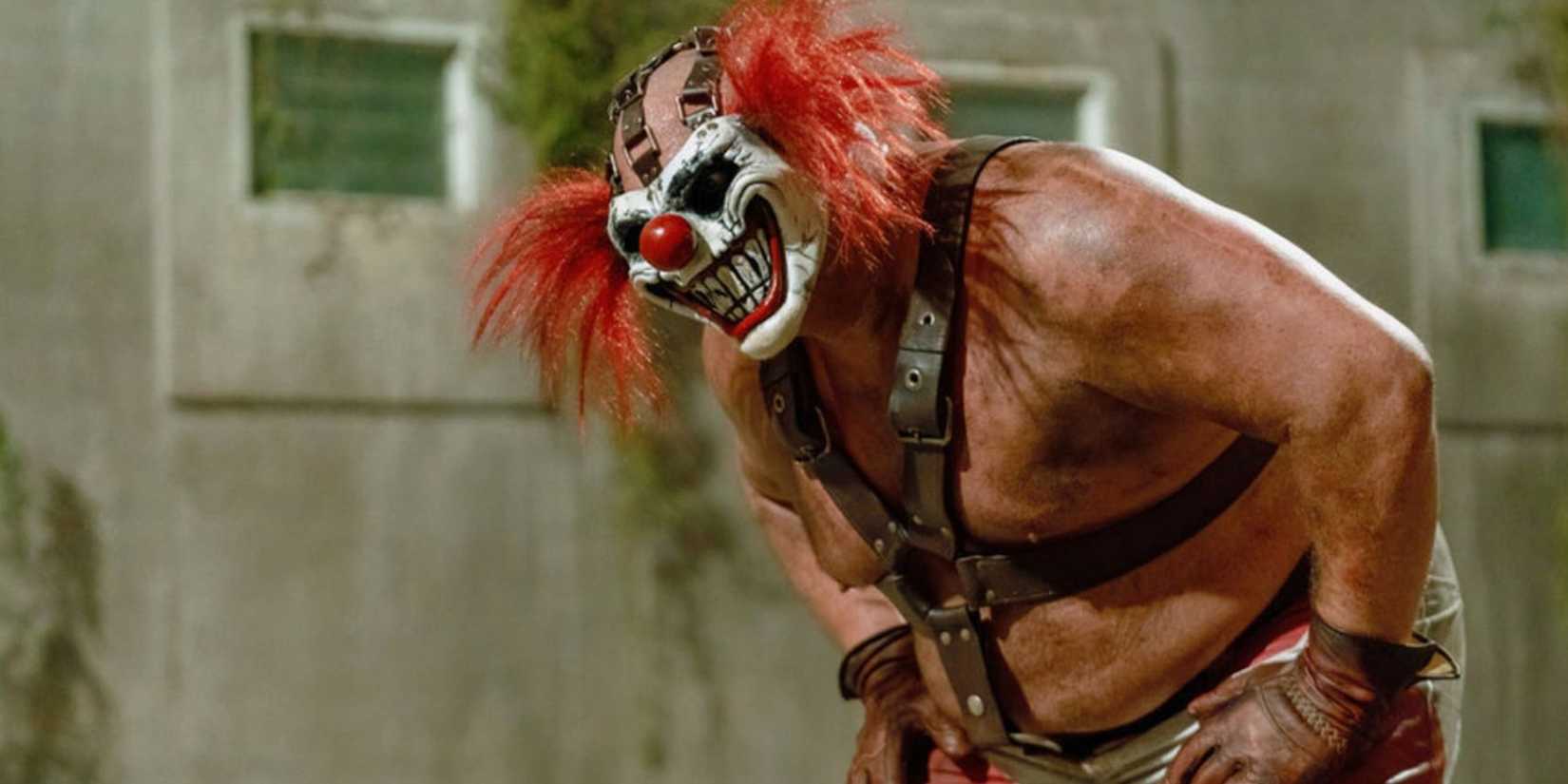 Sweet Tooth hunched over in Twisted Metal