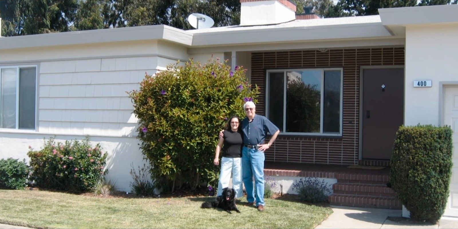 People standing in front of a home in The Big Short