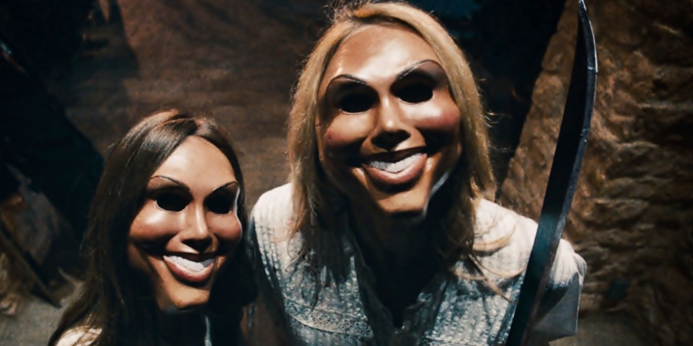 Los purgadores usan máscaras espeluznantes en The Purge 2013