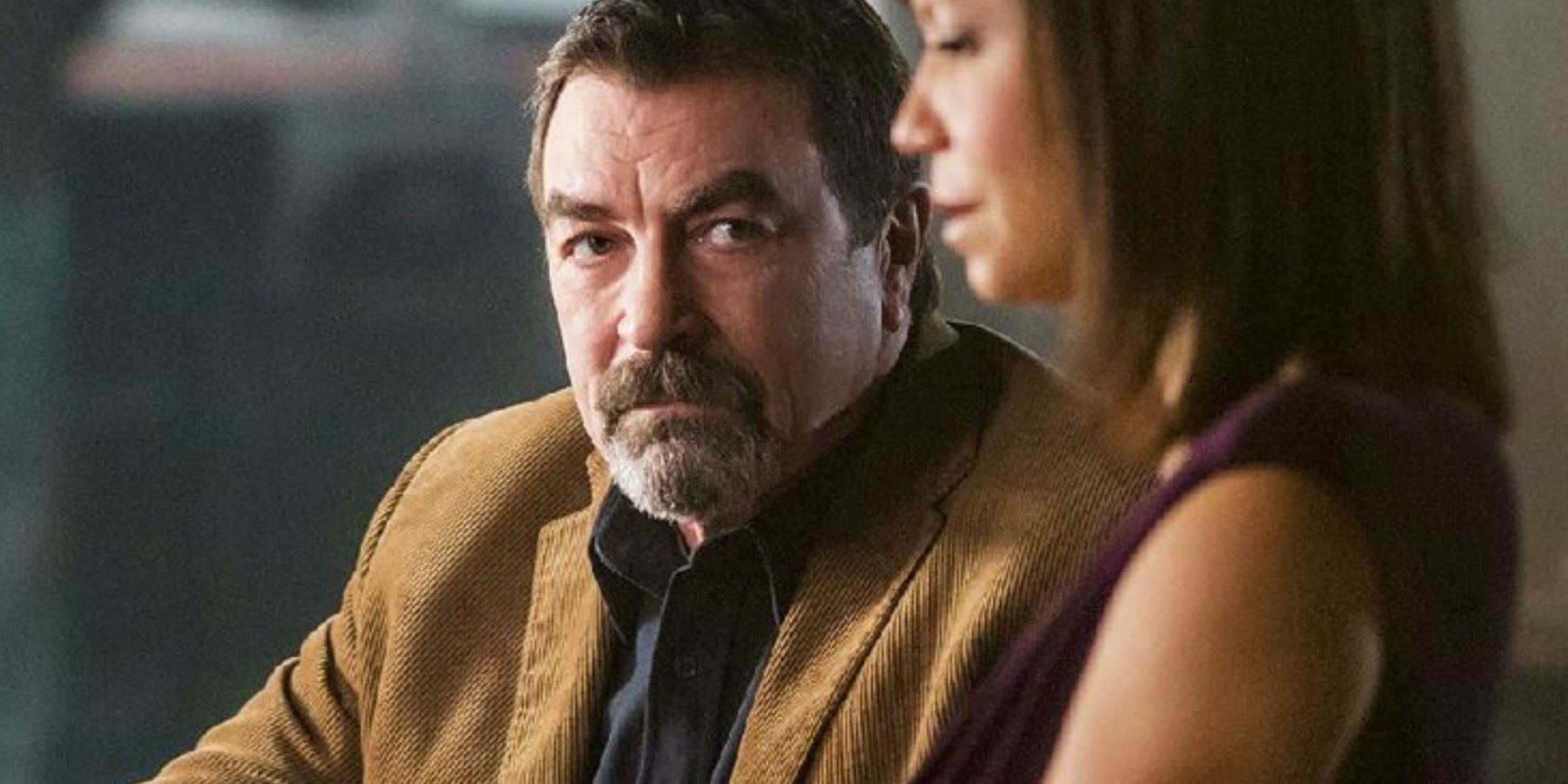 Tom Selleck as Jesse Stone drinking at a bar