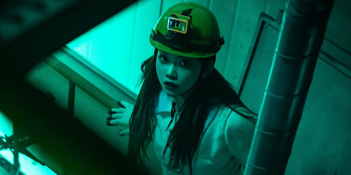 Fukutomi Tsuki wearing hard hat in Zombieverse