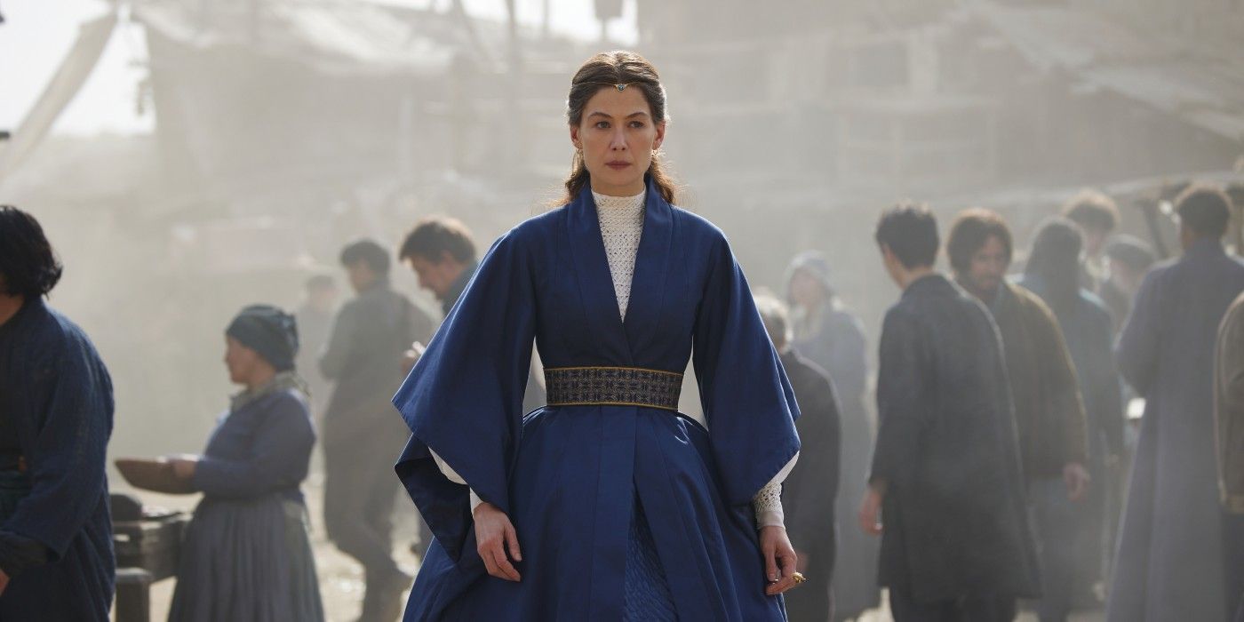Rosamund Pike as Moiraine in The Wheel of Time season 2. 