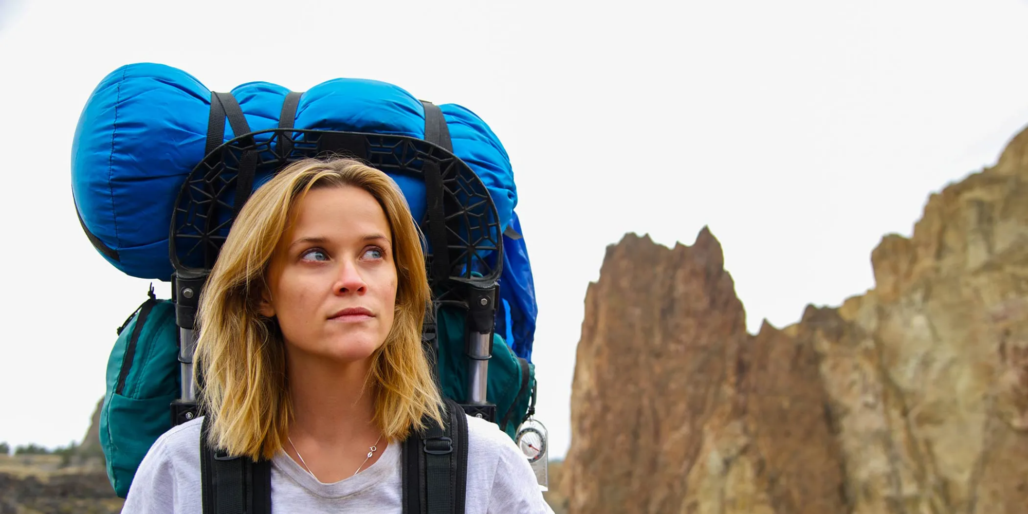 Reese Witherspoon carrega uma mochila pesada em Wild