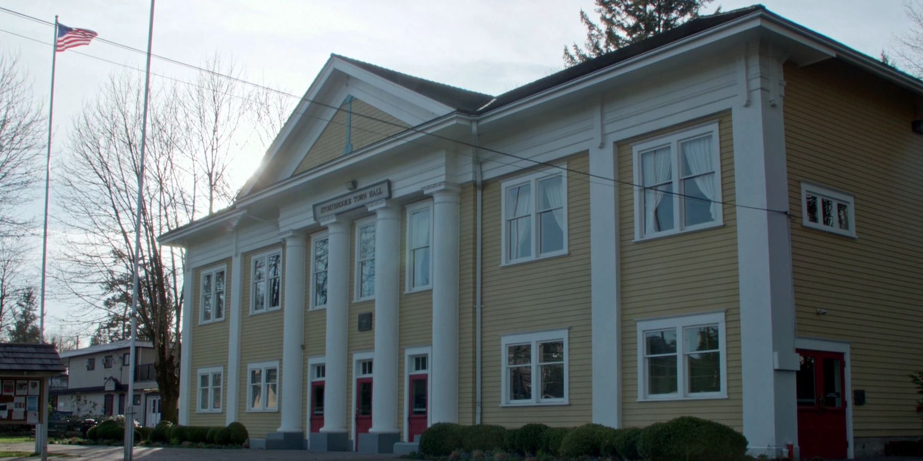 Storybrooke Town Hall In Once Upon A Time.jpg