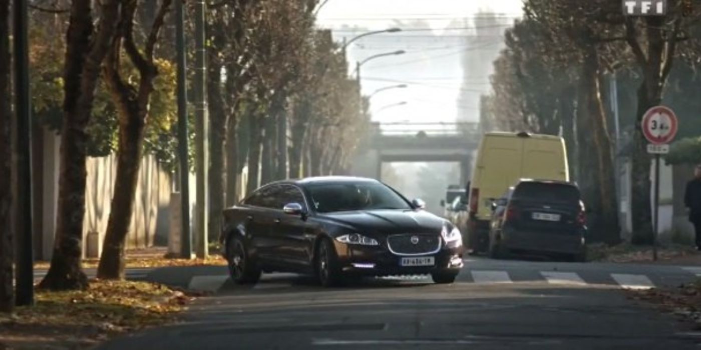 A car swerving near a tree in Edge of Tomorrow