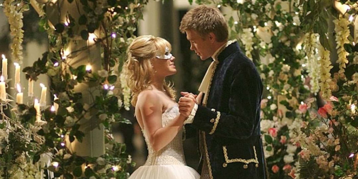 Hilary Duff and Chad Michael Murray dancing in A Cinderella Story