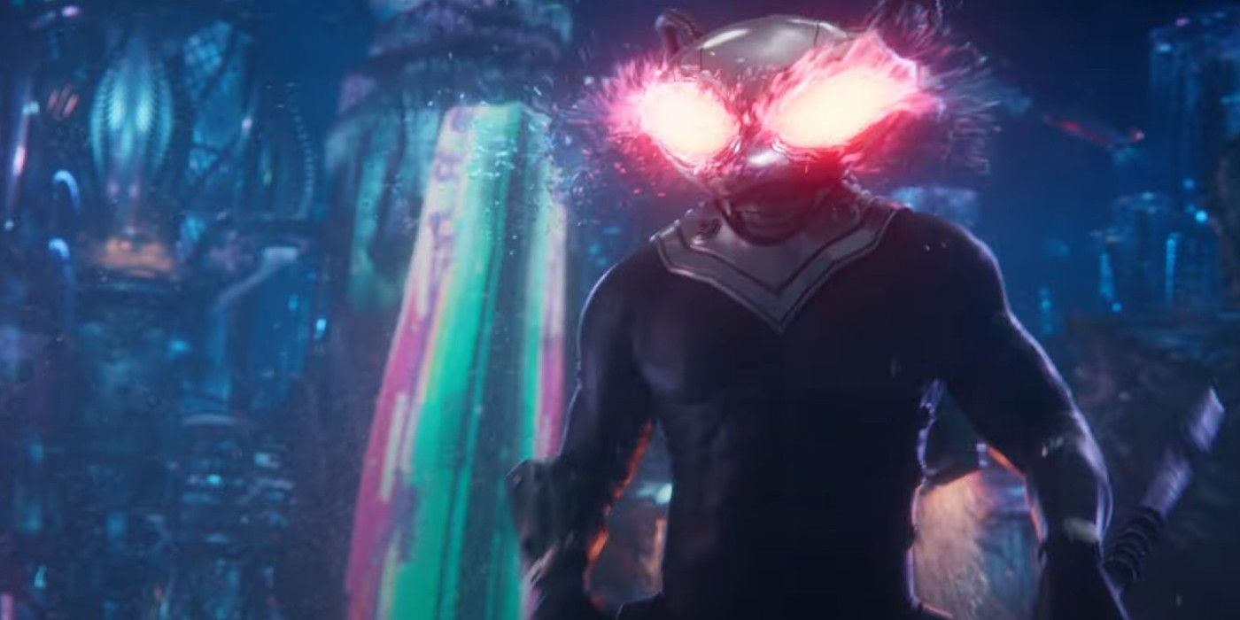 Black Manta charging up an energy blast in Aquaman 2
