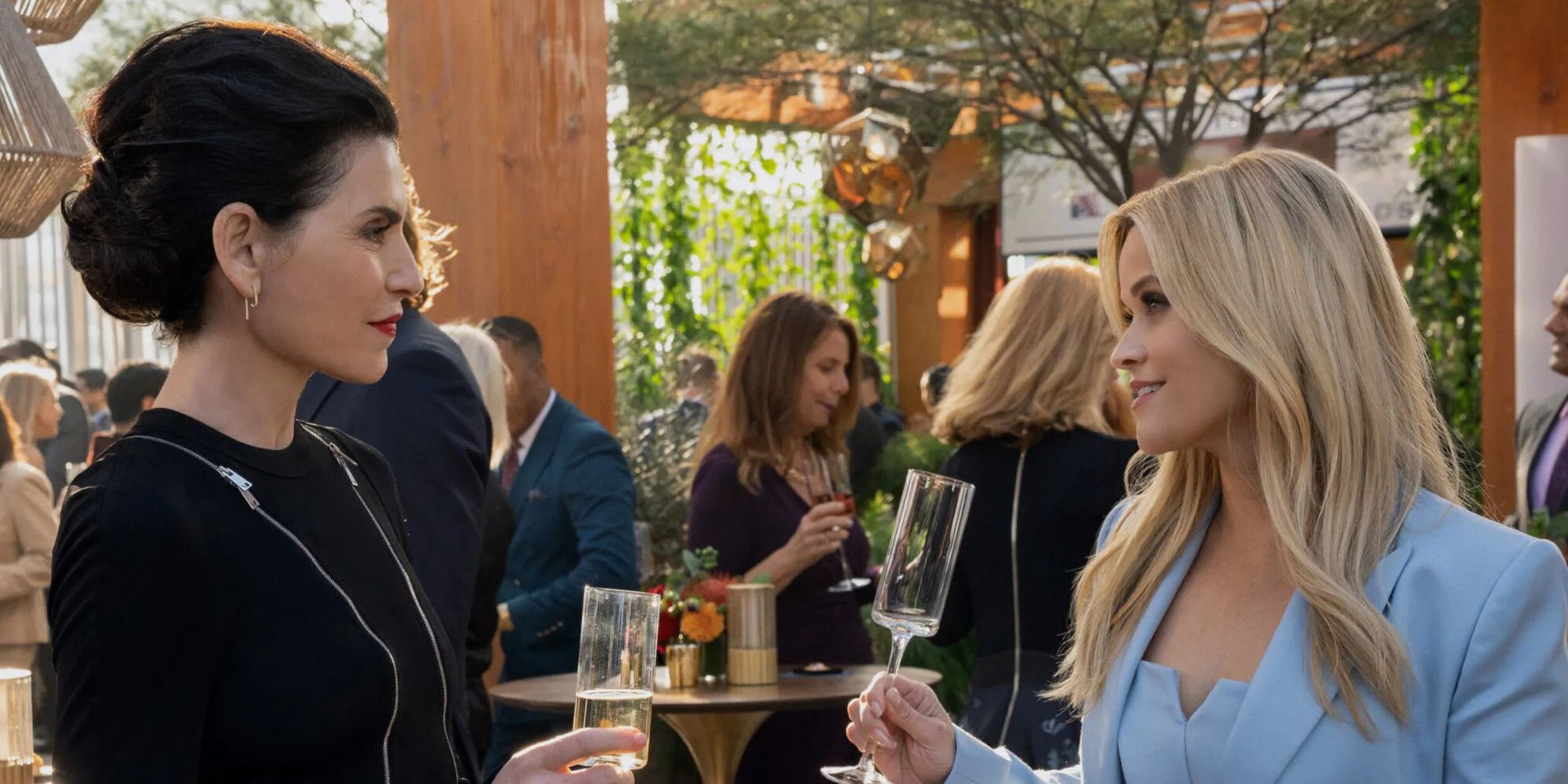 Laura Peterson & Bradley Jackson At An Event Drinking Champagne In The Morning Show Season 3.jpg