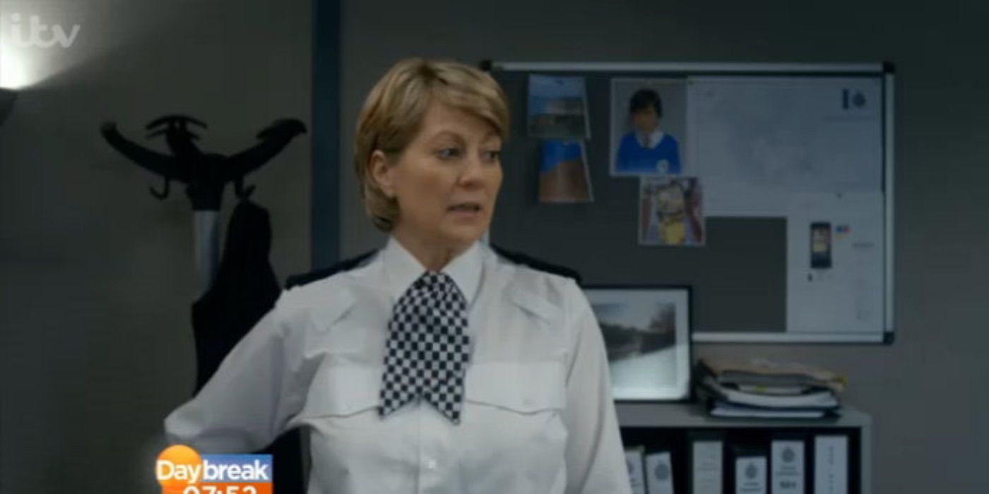 CS Jenkinson looks on in Broadchurch