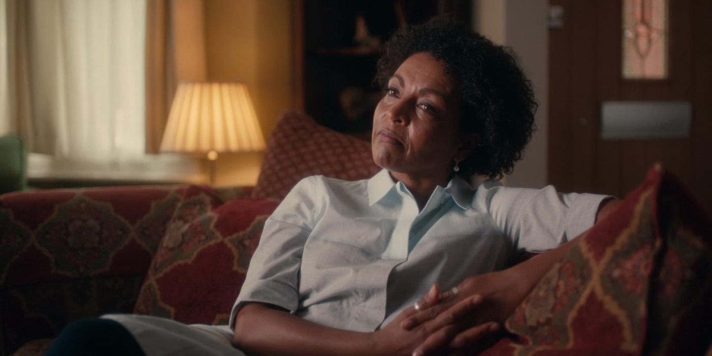 Julie listens intently in Broadchurch