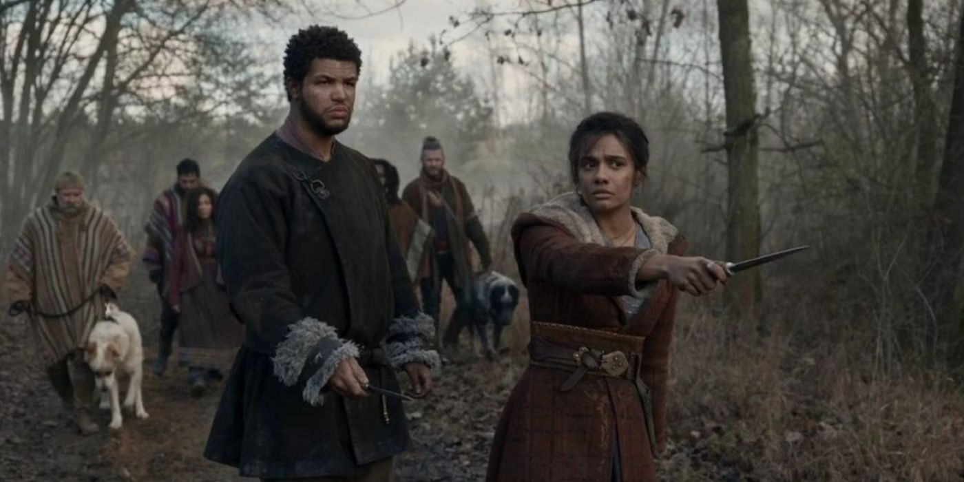 Characters standing and holding daggers in The Wheel of Time