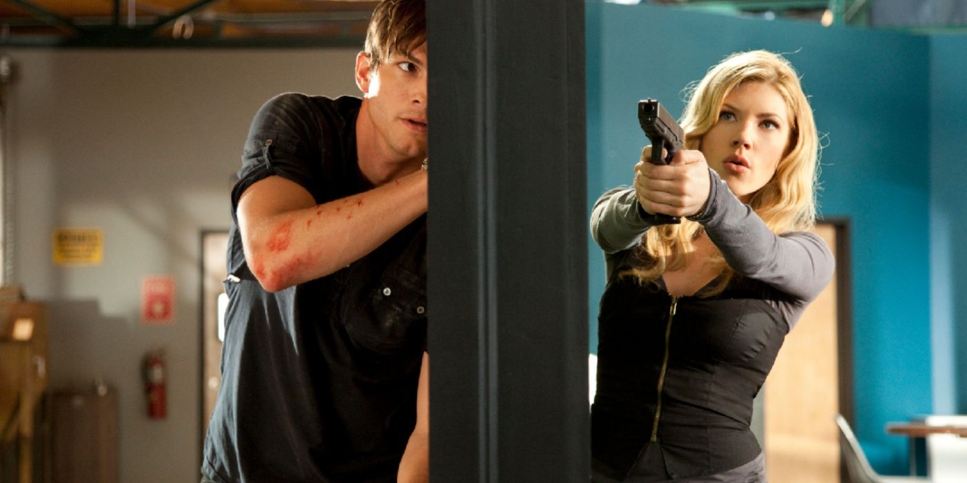 Ashton Kutcher and Katherine Heigl take cover against a wall in Killers