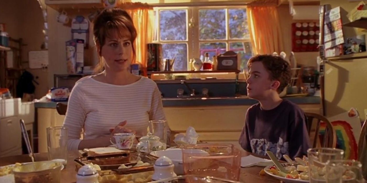 Malcolm and Lois sitting at the dinner table in Malcolm in the Middle