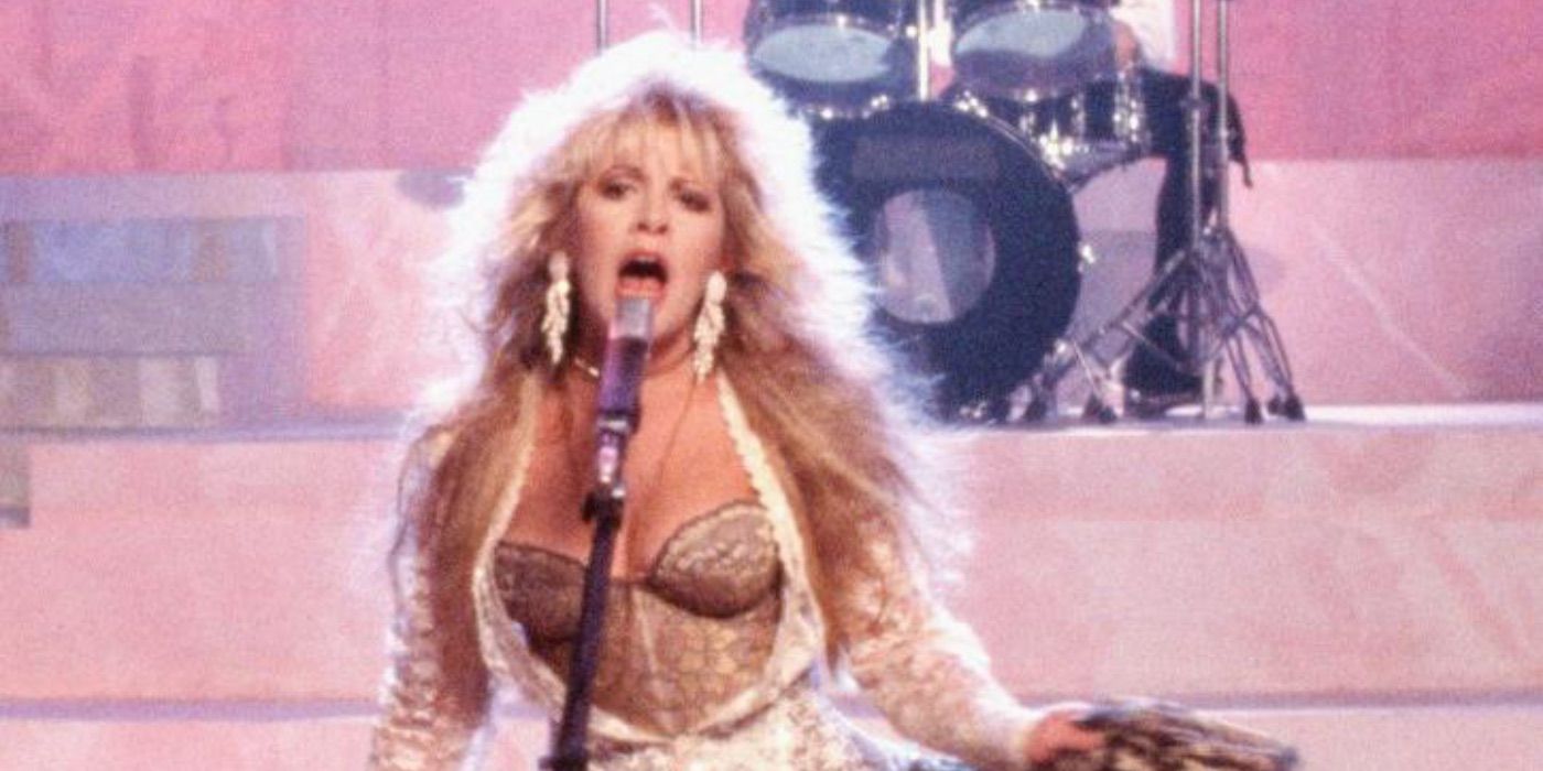 Stevie Nicks sings in the Seven Wonders music video