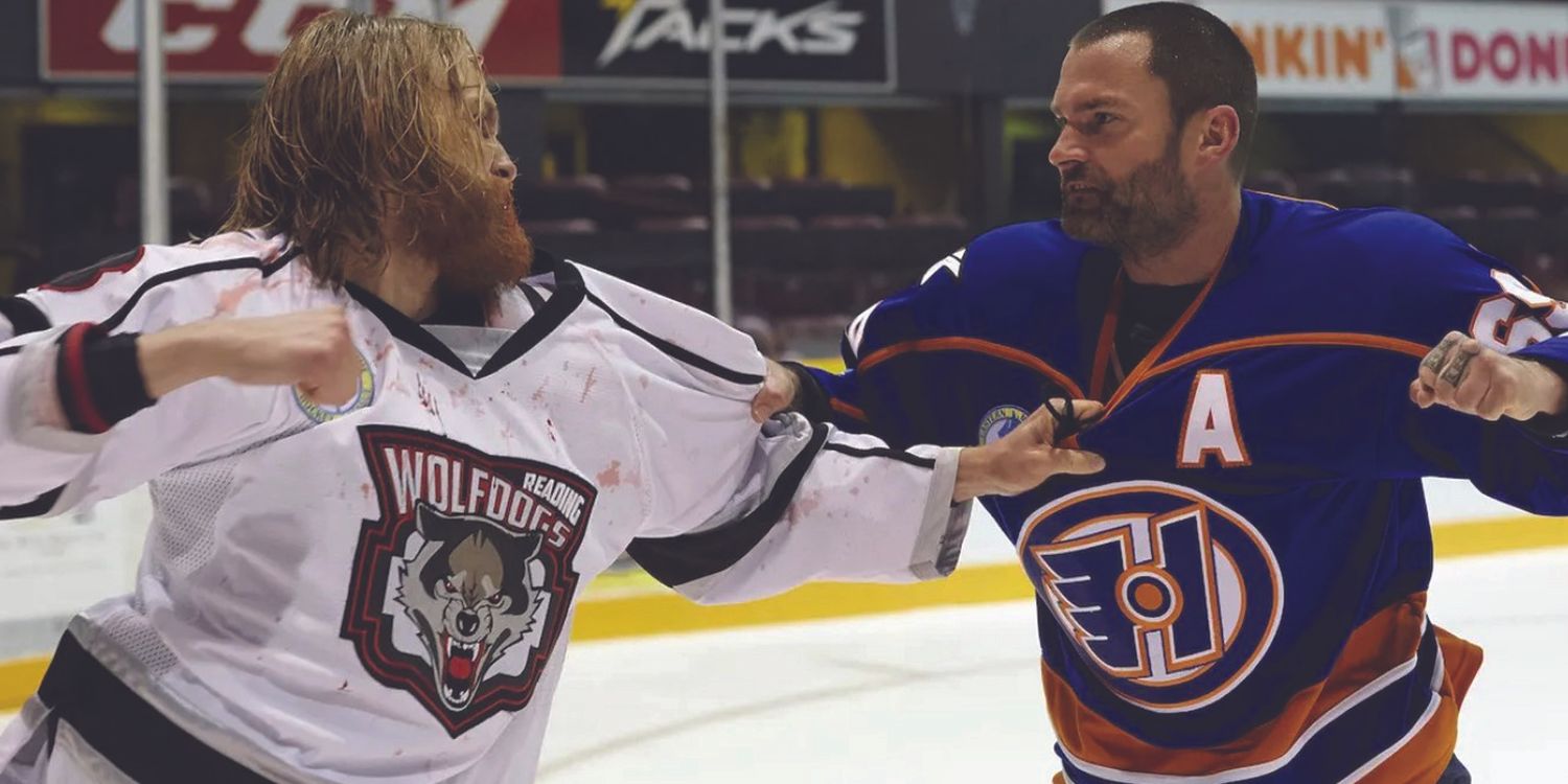 Doug fights another hockey player in Goon: Last of the Enforcers.