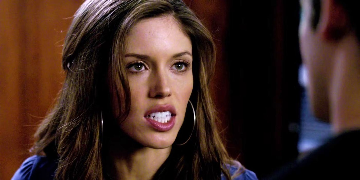 Vicki Donovan com uma expressão de raiva no rosto em The Vampire Diaries 