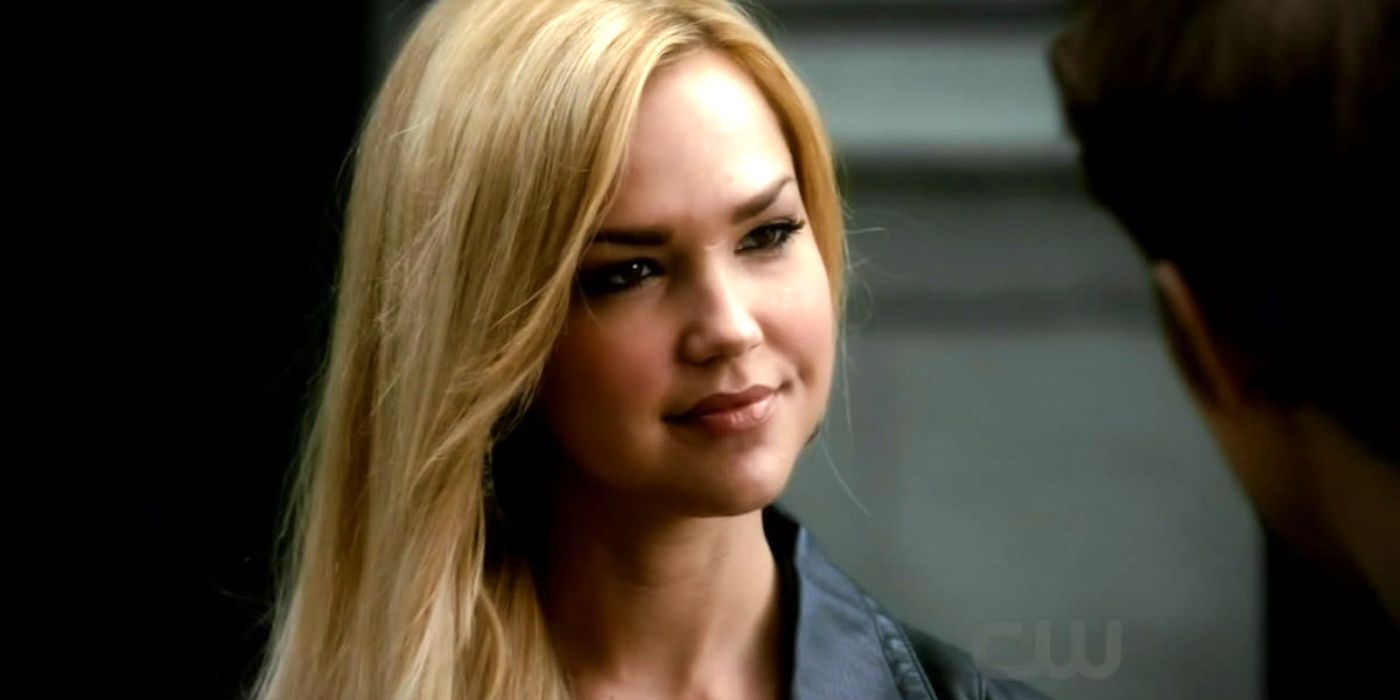 Lexi Branson smiling at Stephan in The Vampire Diaries 
