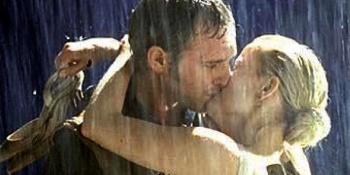 Melanie and Jake kissing in the rain in Sweet Home Alabama.