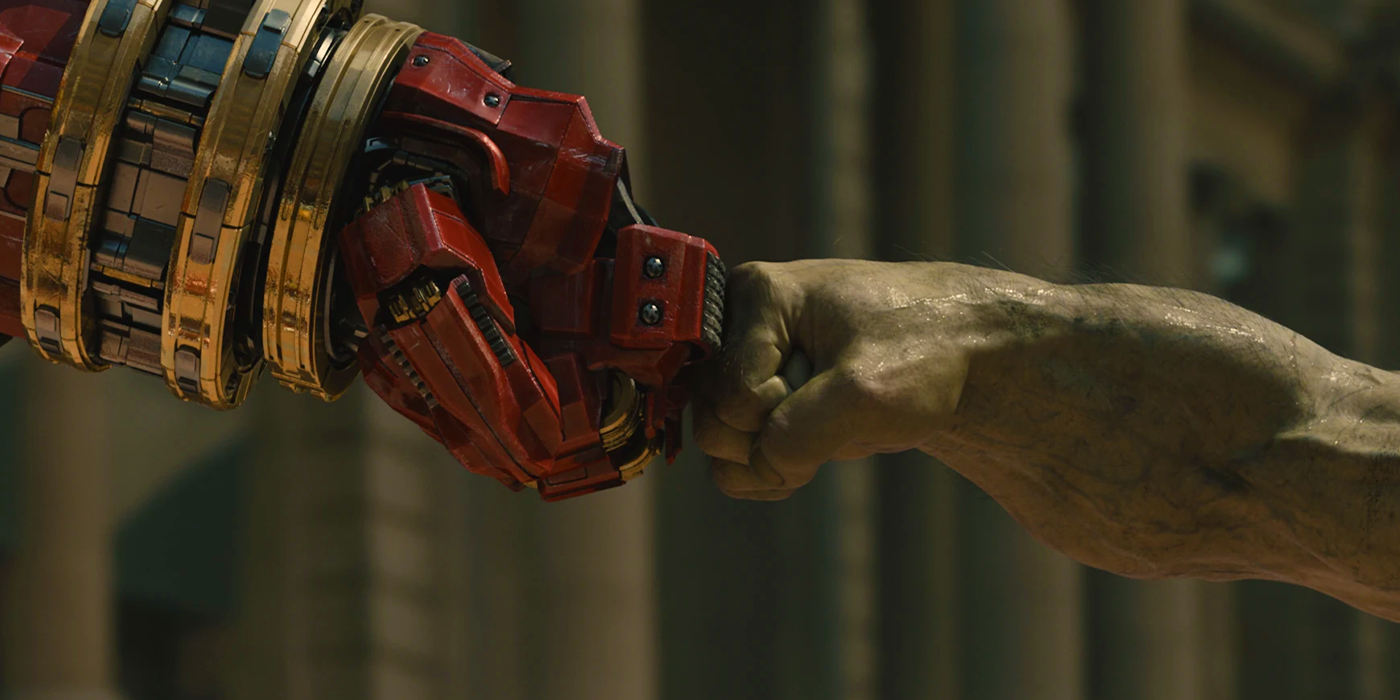 Iron Man combattant Hulk dans Avengers Age of Ultron