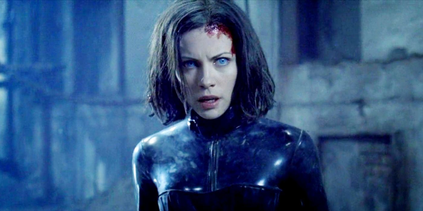 Kate Beckinsale as Selene with blood on her forehead in Underworld.