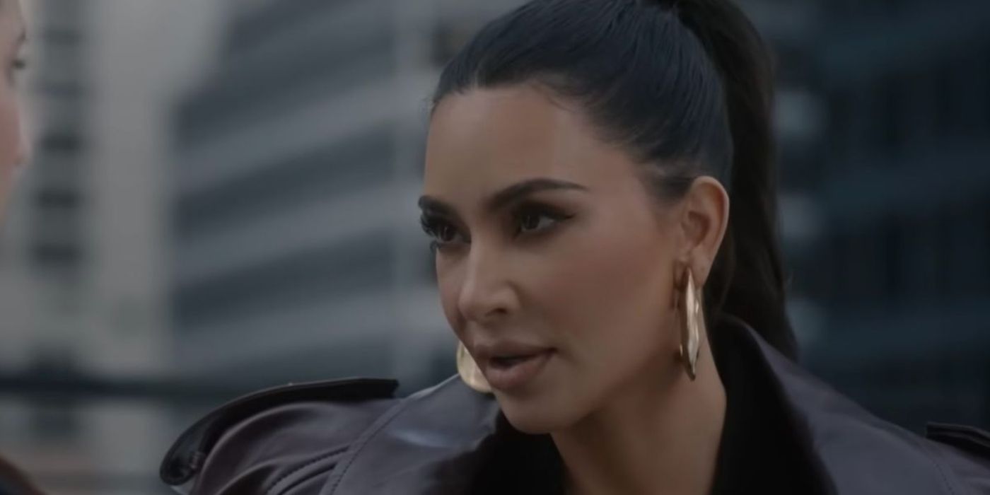 Kim Kardashian as Siobhan in the city in American Horror Story Delicate