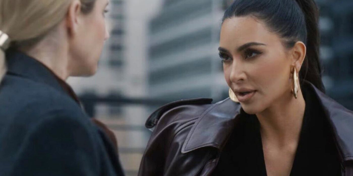 Kim Kardashian talking to Emma Roberts in American Horror Story Delicate.