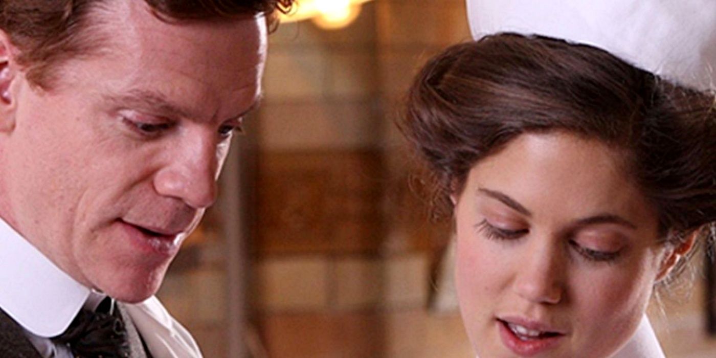 Dois personagens da série da BBC London Hospital.
