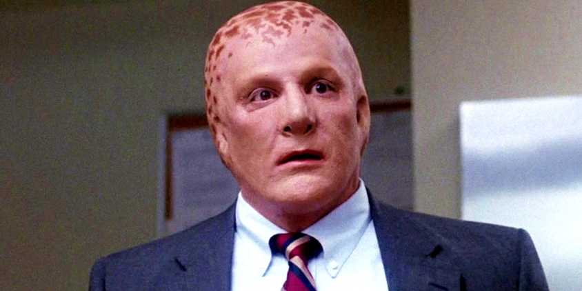Mandy Patinkin as Sam Francisco looking concerned in Alien Nation.