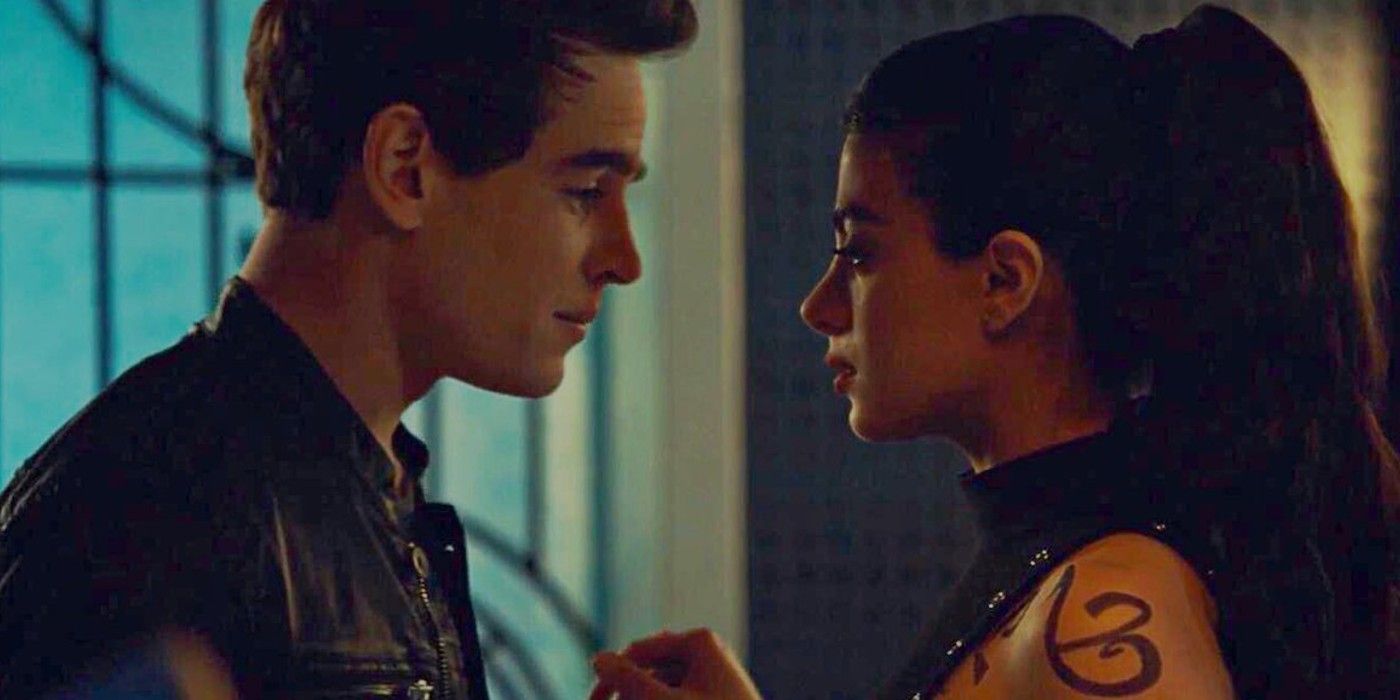 Simon and Isabelle lean in close in Shadowhunters
