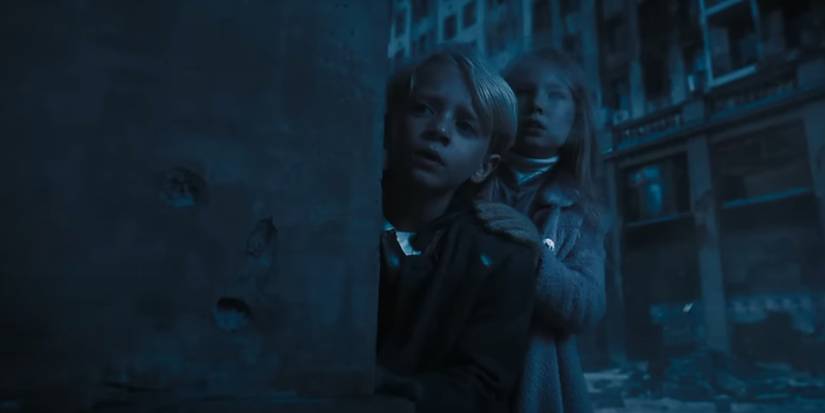 Snow and Tigris as children during the war in The Hunger Games: The Ballad of Songbirds and Snakes