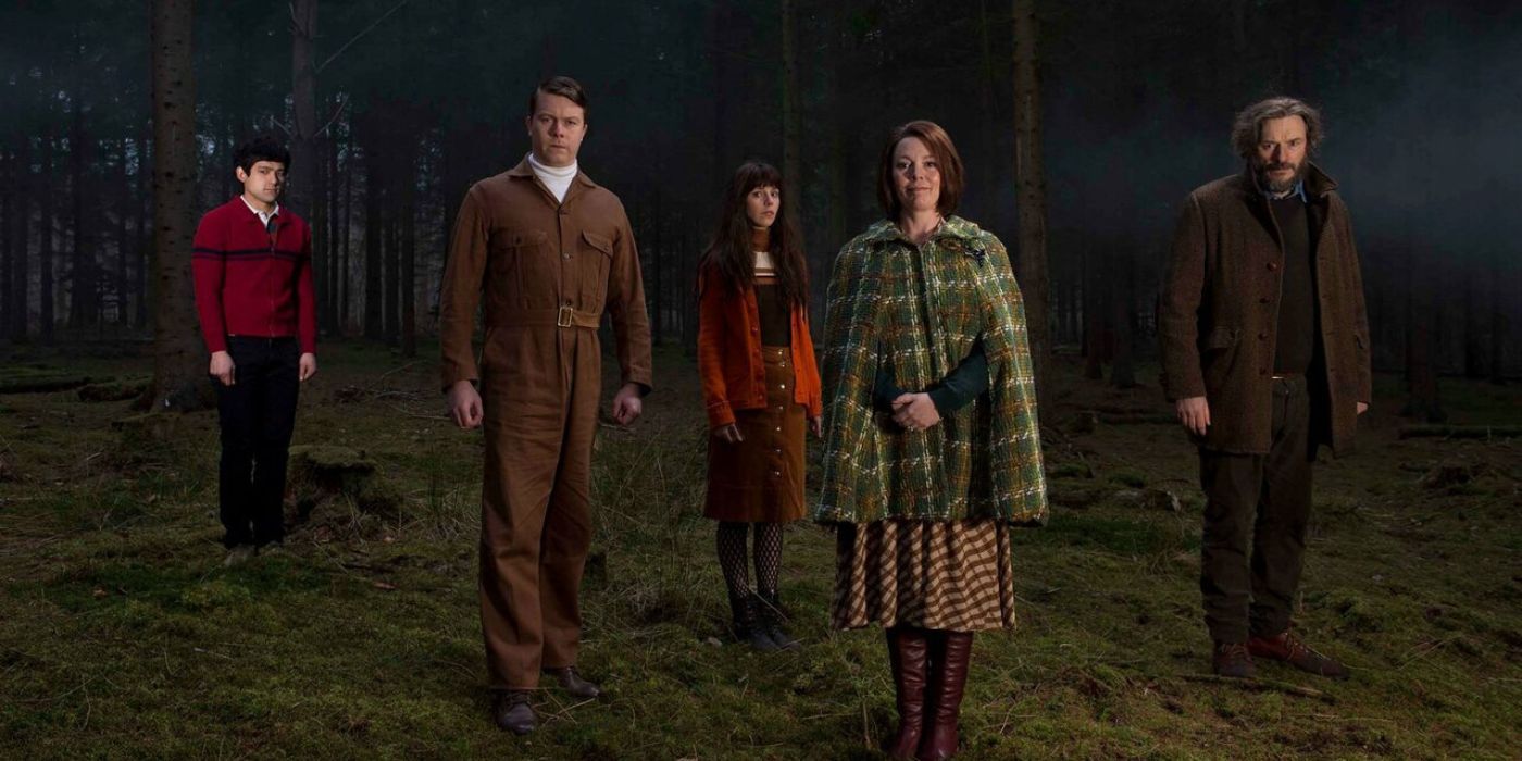 The cast of Flowers standing together
